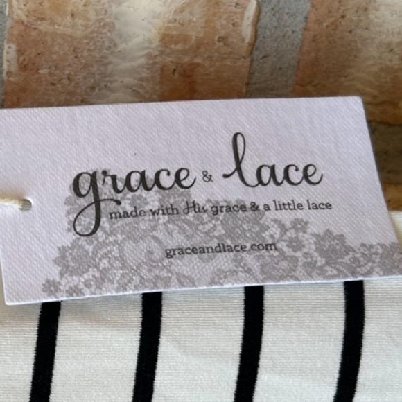 NEW- GRACE & LACE SHORT SLEEVE TANK TOP / ONE SIZE - Picture 3 of 9